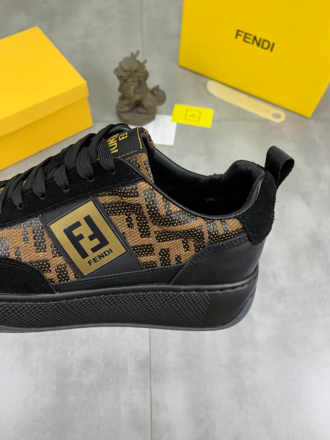 ​Men's shoes 💰P420💰[New style] Little Monster 🆘 New FENDI (Fendi) New style 🕶️🕶️Simple routing effect, showing an elegant and cool driving shoe 🎬Using imported calfskin + first-layer pigskin lining🐂Excellent material🎬Detailed workmanship 🤗Comfortable foot feel➰➰. ​Pair it with any outfit to show your taste and temperament, low-key luxury ♻️Design ​simple and elegant ​noble and fashionable 🍃​Very loved and favored by trendy men 💓❤️size: 38-44 (45 customized) 3️⃣colors available